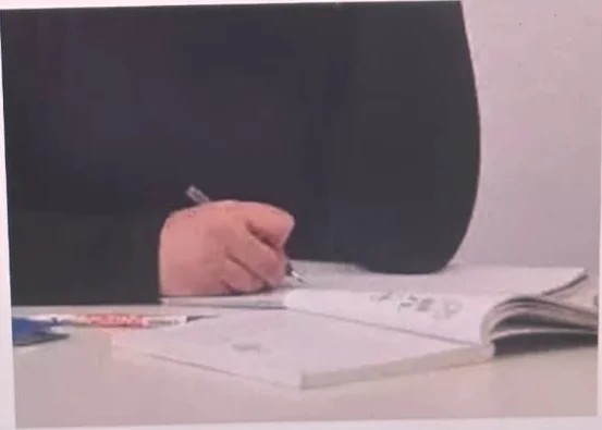 Schüler schreibt